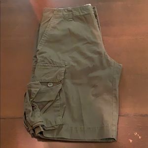 Tommy Hilfiger military green cargo shorts (31)